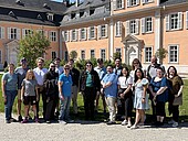 Gruppenbild vor dem Schwetzinger Schloss