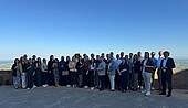 Gruppenbild unter freiem Himmel